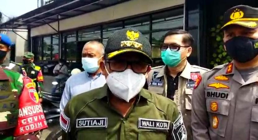 Kota Malang telah mempersiapkan 350 personel untuk mengawasi pelaksanaan PPKM Darurat mulai 3 sampai 20 Juli 2021. Ratusan personel ini merupakan gabungan dari TNI, Polri, Dishub, Satpol PP dan sebagainya.