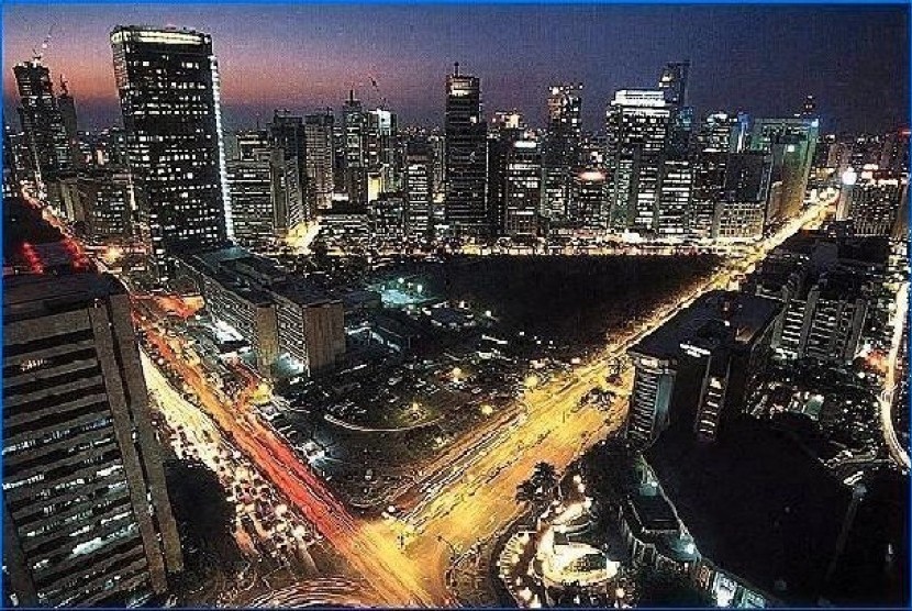 Kota Manila di malam hari