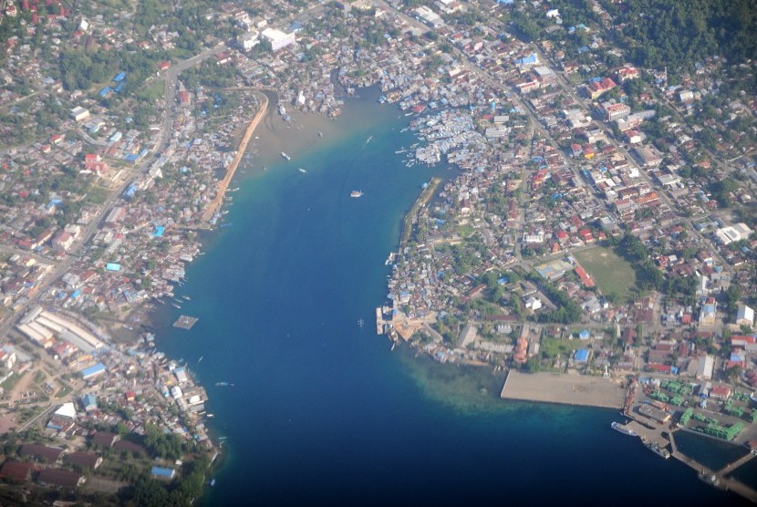 Kota Manokwari, Provinsi Papua Barat dari udara. Manokwari mengalami dampak perubahan iklim. Ilustrasi.