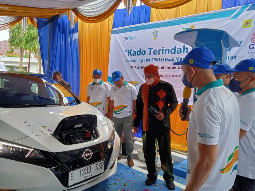Kota Sukabumi kini memiliki tiga unit Stasiun Pengisian Kendaraan Listrik Umum (SPKLU). Keberadaanya dalam mendorong kehadiran mobil listrik di tengah masyarakat.