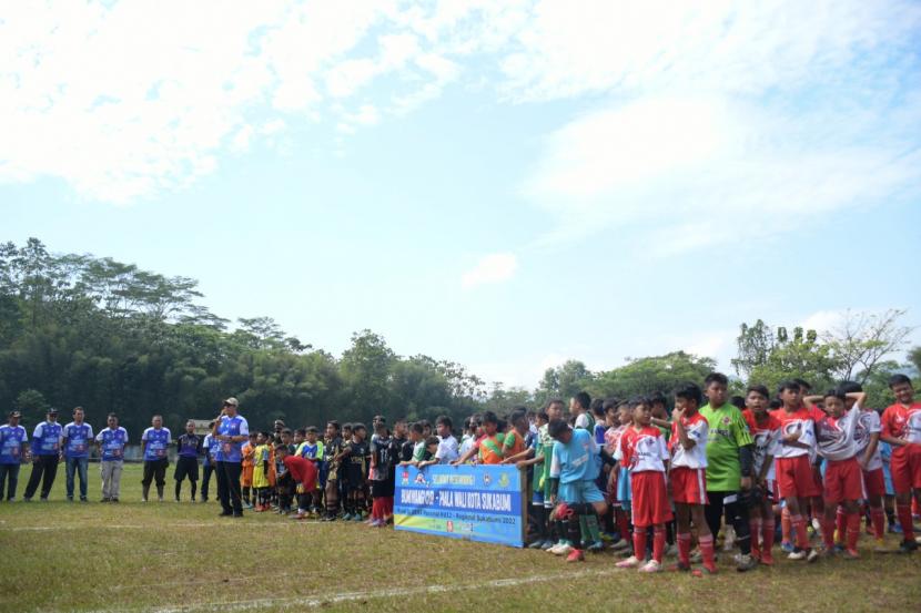 Kota Sukabumi tengah menggenjot upaya melahirkan bibit atlet sepakbola baru. Harapannya keberadaan atlet baru tersebut bisa membawa nama harum Kota Sukabumi.