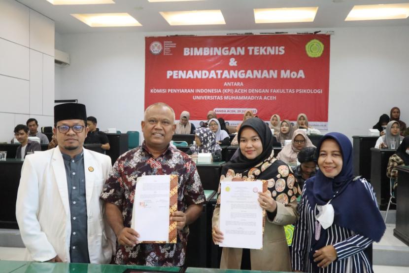 KPI Aceh dan Universitas Muhammadiyah Aceh  (Unmuha) meneken kerja sama bertema Cerdas Bermedia di Era Digital  di Banda Aceh, Rabu (20/7/2022).