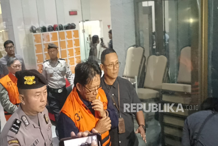 KPK menetapkan Direktur Utama (Dirut) PT. Inhutani V, Dicky Yuana Rady (DIC) sebagai tersangka perkara dugaan suap perizinan sektor kehutanan. 
