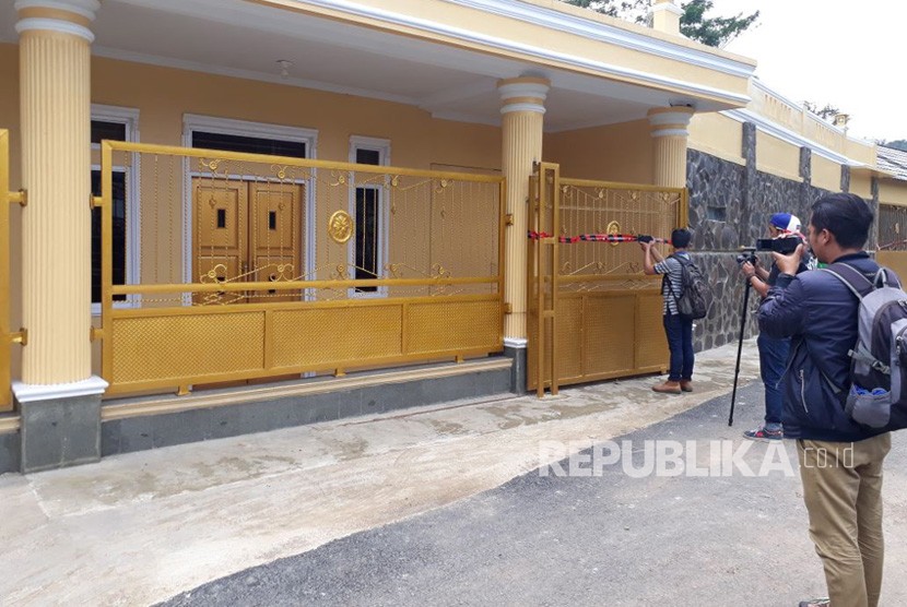 KPK segel rumah broker yang terjaring OTT dengan Bupati Subang Imas Aryumningsih, Rabu (14/2).
