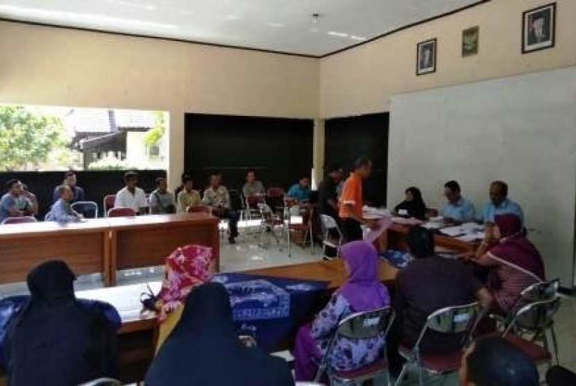 KPPD DIY melakukan pendataan wajib pajak kendaraan di Kecamatan Lendah.