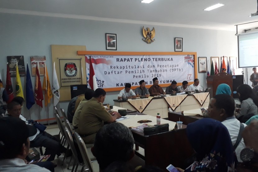 KPU Banyumas menggelar rapat pleno rekapitulasi dan penetapan Daftar Pemilih Tambahan (DPTb) di aula kantor KPU.