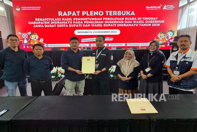 KPU Indramayu telah menyelesaikan rekapitulasi hasil penghitungan perolehan suara di tingkat Kabupaten Indramayu pada Pilkada Serentak 2024, Jumat (6/12/2024). 