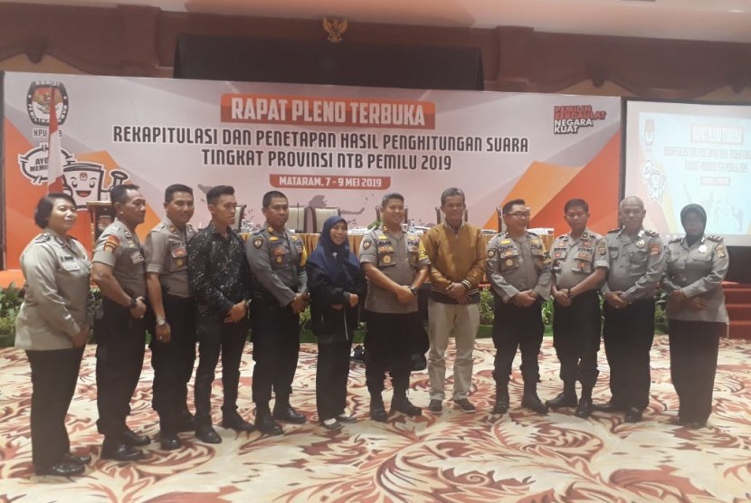 KPU NTB menyelesaikan rapat pleno terbuka rekapitulasi dan penetapan hasil penghitungan suara tingkat Provinsi NTB di Hotel Lombok Raya, Kota Mataram, NTB, Senin (13/5).