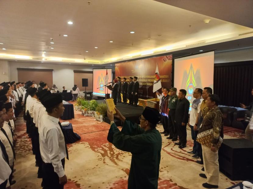 KPU se-Jawa Barat (Jabar) pada melantik 3.135 orang Panitia Pemilihan Kecamatan (PPK)