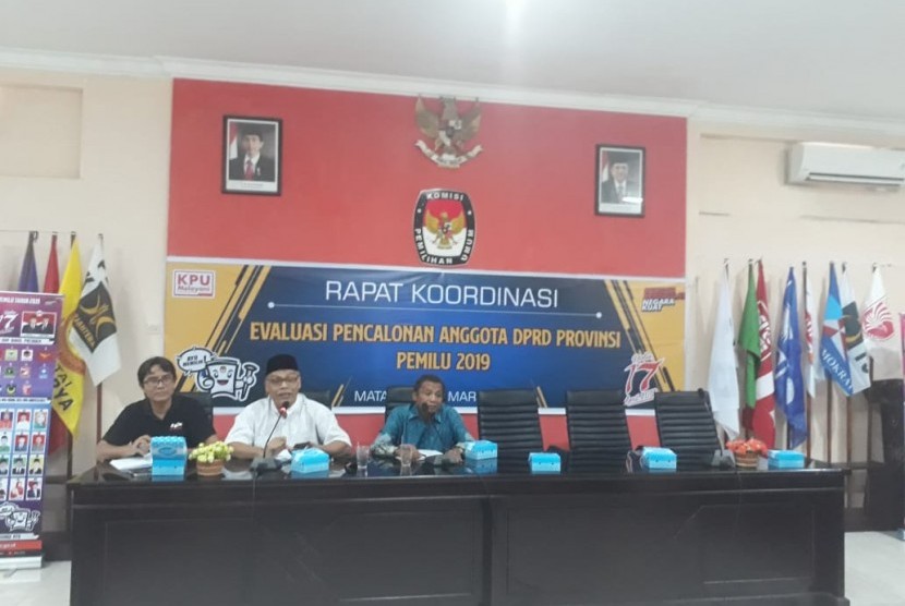 KPUD NTB menggelar rapat koordinasi evaluasi pencalonan anggota DPRD di Kantor KPUD NTB, Kota Mataram, NTB, Jumat (29/3).