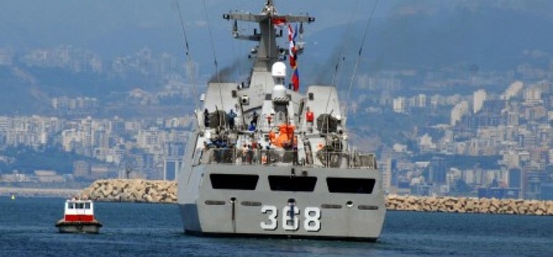 KRI Frans Kaisiepo-368, saat meninggalkan pelabuhan Beirut, Lebanon, Jumat, (17/6).