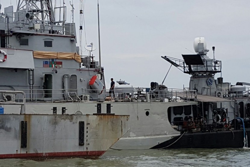 KRI Pati Unus yang bocor di perairan Belawan 