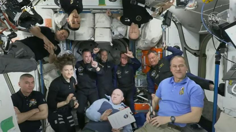 Kru Ax-1 bergabung dengan kru lain di ISS.