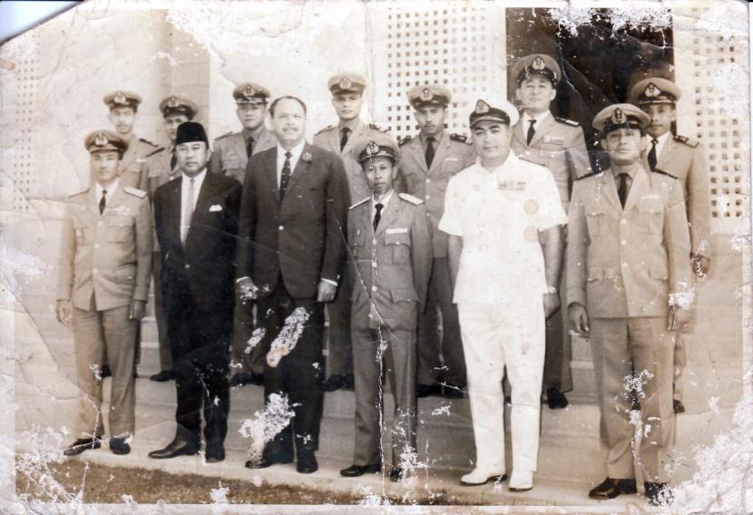 Kru Kapal Selam pertama Indonesia usai operasi rahasia mendukung Pakistan dalam perang melawan India pada 1966. 