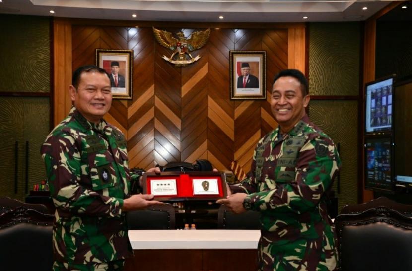 KSAD Jenderal Andika Perkasa bersama KSAL Laksamana Yudo Margono. (foto ilustrasi)