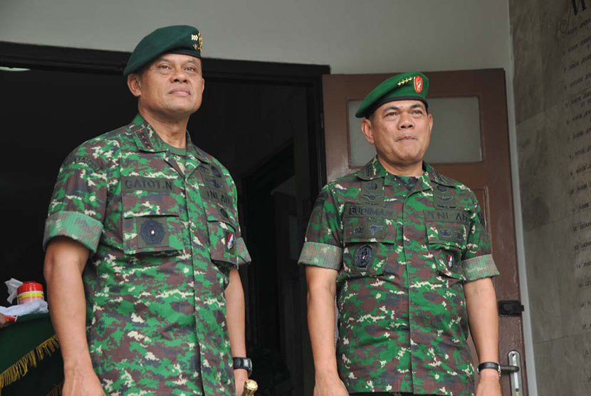 KSAD, Jenderal TNI Budiman didampingi Pangkostrad Letjen TNI Gatot Nurmantyo