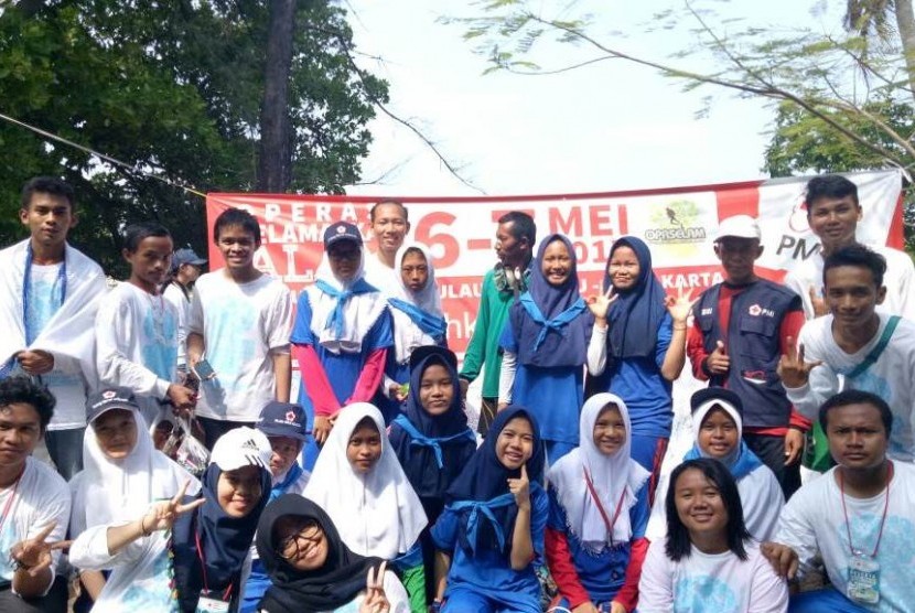 KSR BSI bersama para relawan dari perguruan tinggi lainmnya pada acara OPASELAM. 