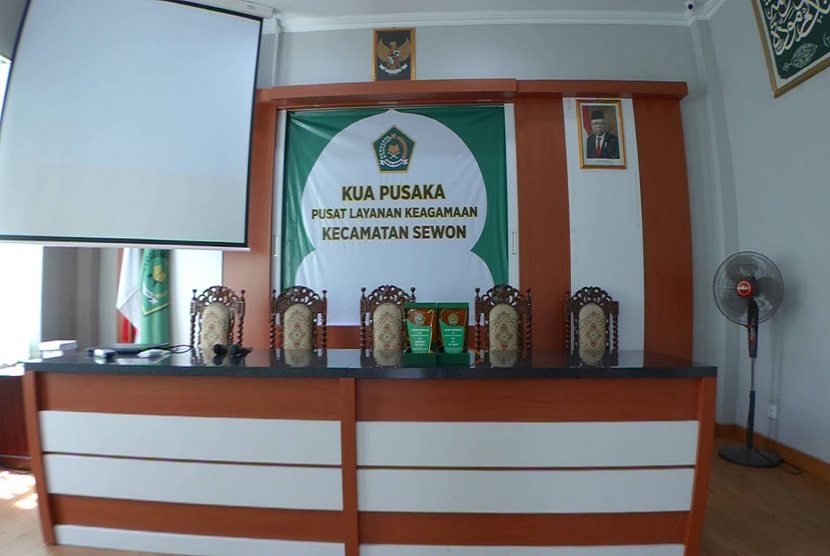 KUA Kecamatan Sewon, Kabupaten Bantul, Daerah Istimewa Yogyakarta adalah satu di antara enam KUA yang menjadi lokasi pencanangan revitalisasi KUA pada 2021. Di KUA ini, sejumlah peningkatan terasa amat signifikan dibanding sebelumnya.
