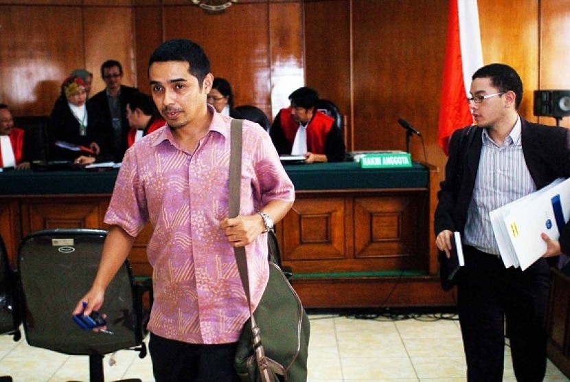Kuasa hukum MNCTV, meninggalkan ruang sidang, saat sidang perdana gugatan pemilik TPI di Pengadilan Negeri, Jakarta Pusat, Selasa  (22/2).