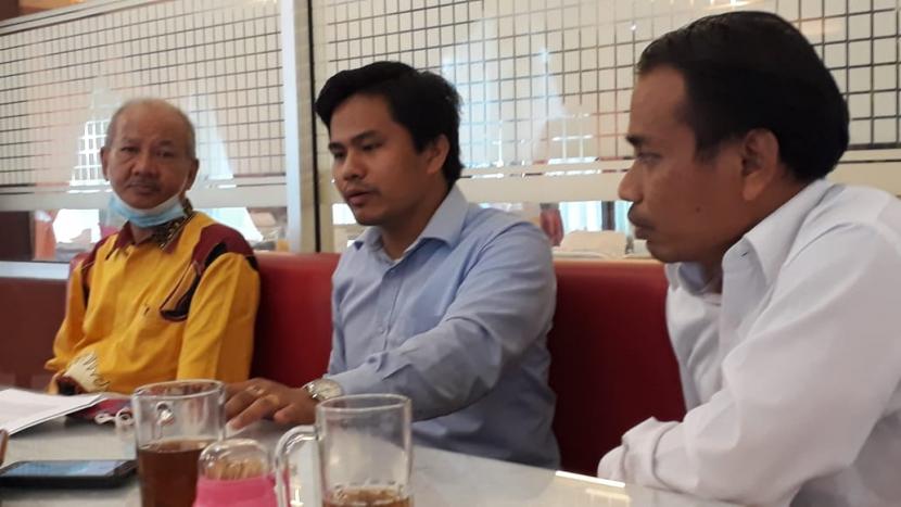 Kuasa Hukum terpidana mantan Bupati Mesuji Khamami menjelaskan pengajuan Peninjauan Kembali putusan PN Tipikor Tanjungkarang, Kamis (22/10). 