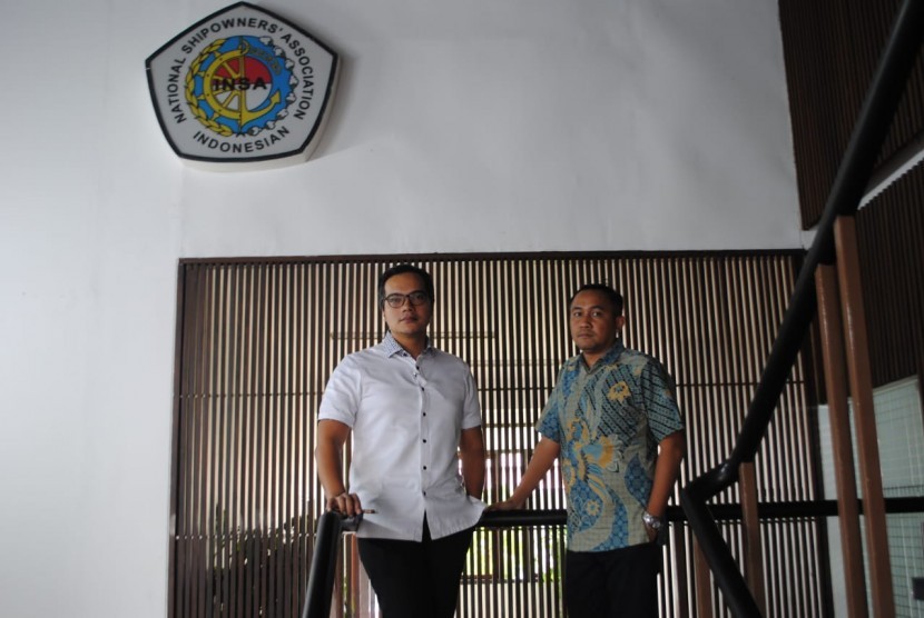 Kuasa Hukum Yayasan INSA Manunggal Alvin Sulaiman (kiri), Ardhiyasa Suratman (kanan) saat berada di kantor INSA