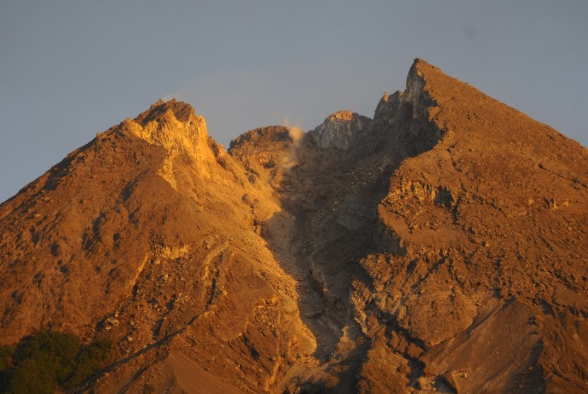  Alquran menerangkan proses terbentuknya gunung. Foto: Gunung Merqpi dilihat dari Klaten. 