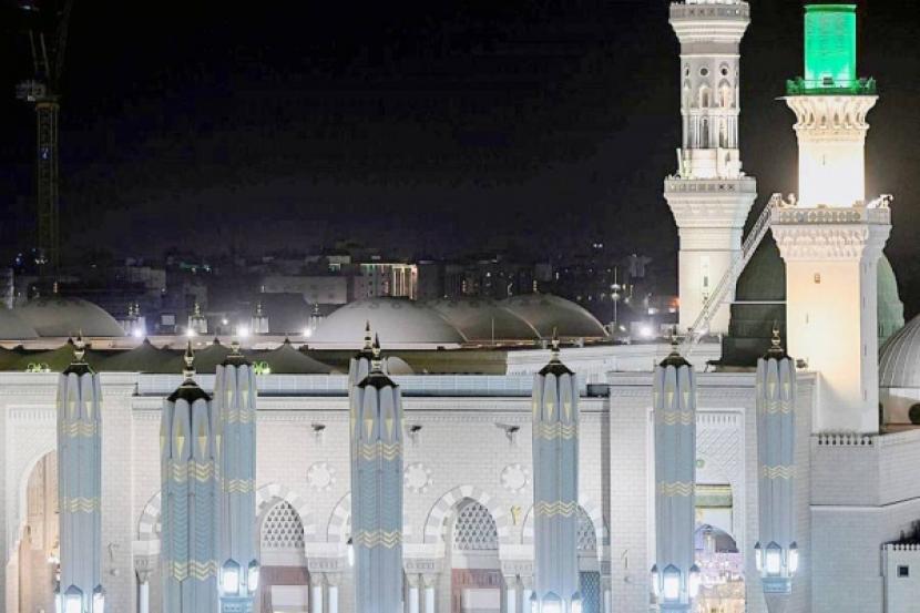 Kubah perluasan King Fahd yang bisa bergerak di Masjid Nabawi dianggap sebagai mahakarya arsitektur dan desain. Kubah Bergerak King Fahd di Masjid Nabawi, Sebuah Mahakarya Arsitektur