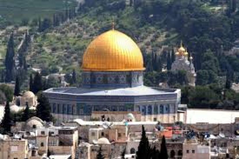 Replika Masjid Al-Aqsa Palestina akan Dibangun di Sukamakmur Kubah Shakhrah (Dome of The Rock) yang berada di tengah Komples Masjid Al-Aqsa