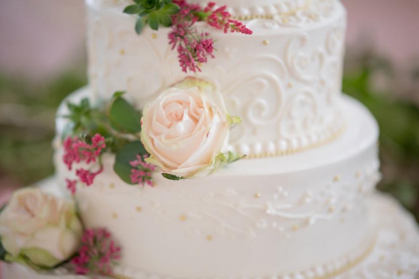 Mengapa Bulan Syawal Diminati untuk Waktu Menikah?  Foto:   Kue pernikahan (ilustrasi)