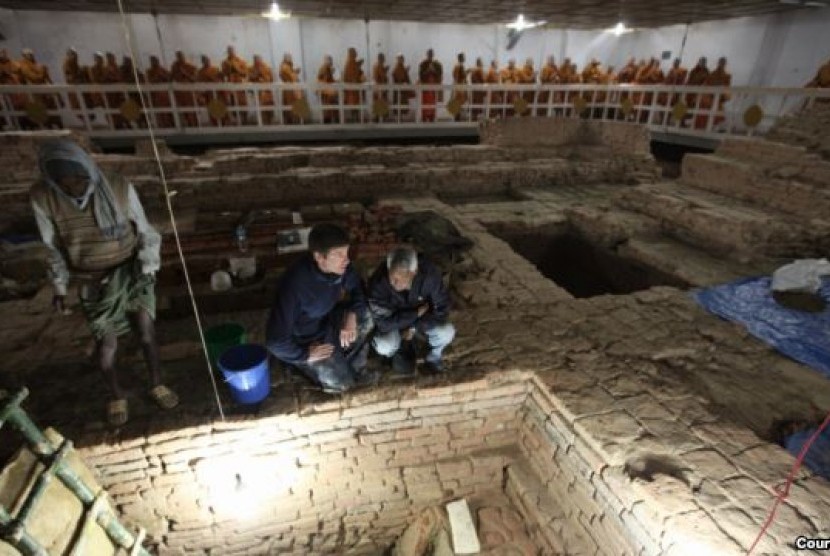 Kuil Buddha tertua di dunia ditemukan, di Lumbini, Nepal. Peneliti memperkirakan usianya mencapai 300 tahun