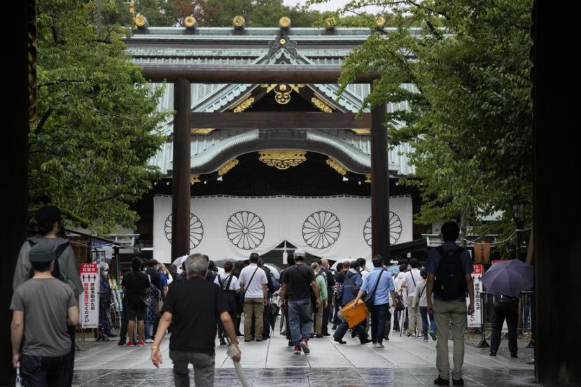 Jepang tengah mempertimbangkan untuk melonggarkan pembatasan Covid-19 bagi wisatawan di tengah kasus yang semakin melandai. 