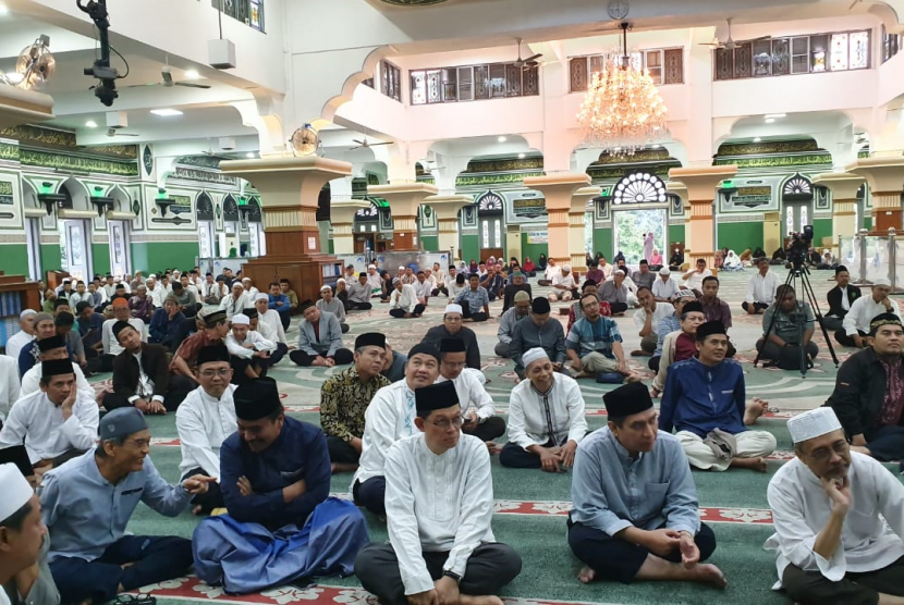Kuliah subuh suprarasional di Masjid Agung Al Azhar,  Kebayoran Baru, Sabtu (2/11). 