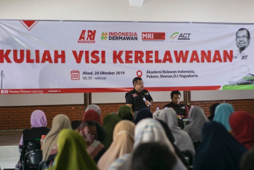  Kuliah visi kerelawanan yang diselenggarakan Akademi Relawan Indonesia (ARI) Dusun Gondanglegi, Desa Hargobinangun, Kecamatan Pakem, Kabupaten Sleman.