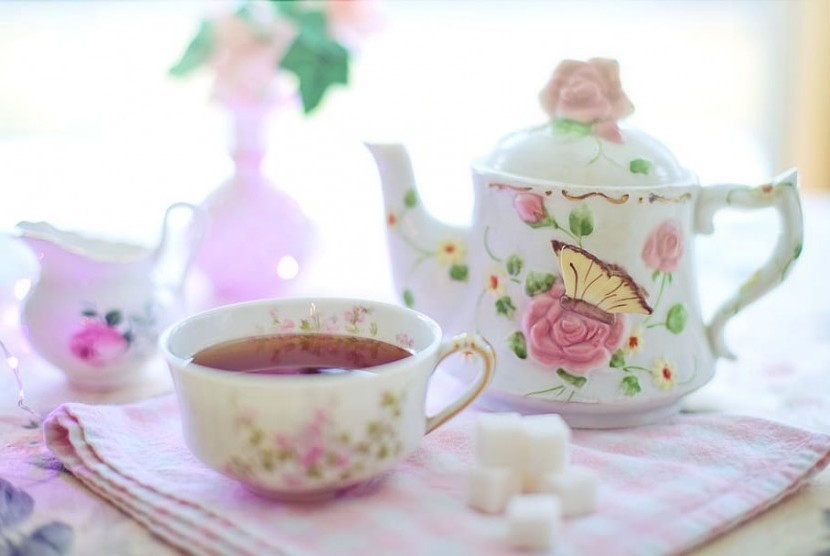 Minum teh dengan tambahan gula berlebihan berisiko pada gangguan kesehatan.