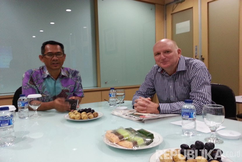 Pemred Republika Nasihin Masha menerima kunjungan  Duta besar Australia untuk Indonesia, Paul Grigson di Jakarta, Selasa (19/1). 