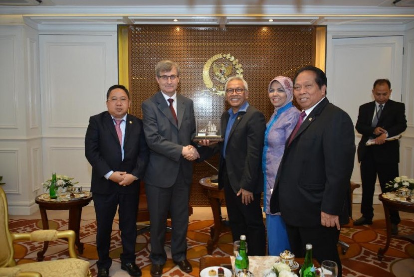  Kunjungan Duta Besar Portugal untuk Indonesia, Rui Fernando Suceno Do Carmo, di Gedung DPR RI, Senayan, Jakarta, Senin (27/3).