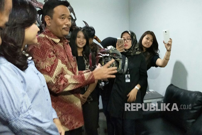 Kunjungan Gubernur DKI Jakarta Djarot Saiful Hidayat ke Jakarta Creative Hub, Jakarta Pusat, Jumat (14/7). 