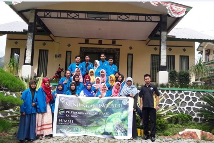 Kunjungan industri mahasiswa AMIK BSI Purwokerto.