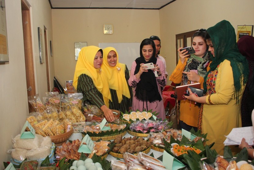 Kunjungan Kementerian Urusan Perempuan Republik Islam Afganistan ke Desa Sumbersari, Kecamatan Moyudan, Kabupaten Sleman.