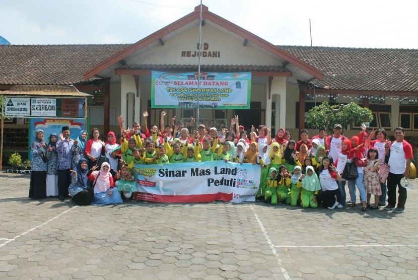Kunjungan kerja 26 pendidik dari 13 sekolah di Tangerang Selatan dan Kabupaten Tangerang ke SD Rejodani di Sleman, DIY, Kamis (22/3).