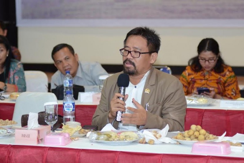 Kunjungan Kerja Komisi III DPR menggelar rapat dengan Kakanwil Hukum dan Ham Manado, Sulawesi Utara, Senin (2/5).
