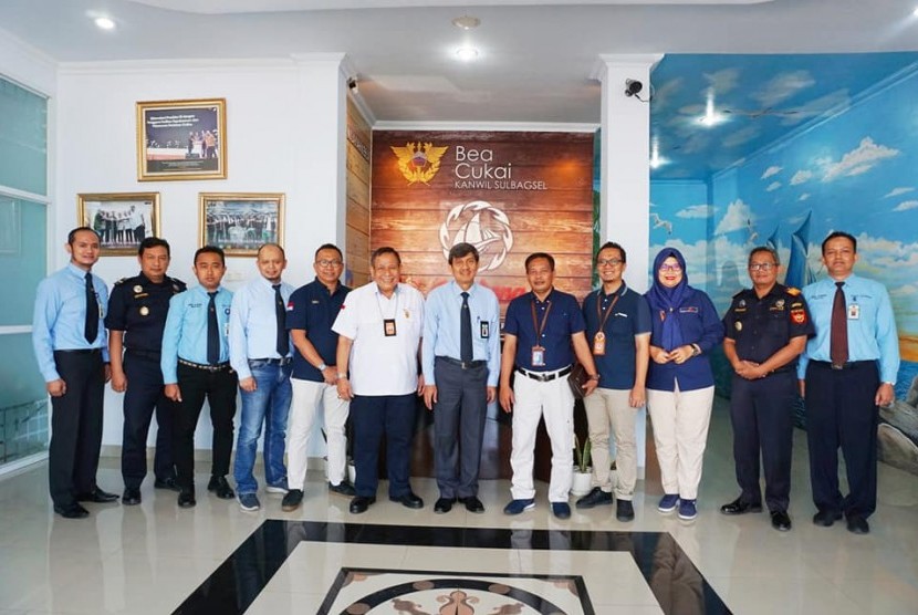 Kunjungan kerja PT Angkasa Pura Logistik ke Kantor Bea Cukai Sulbangsel, Rabu (14/8).