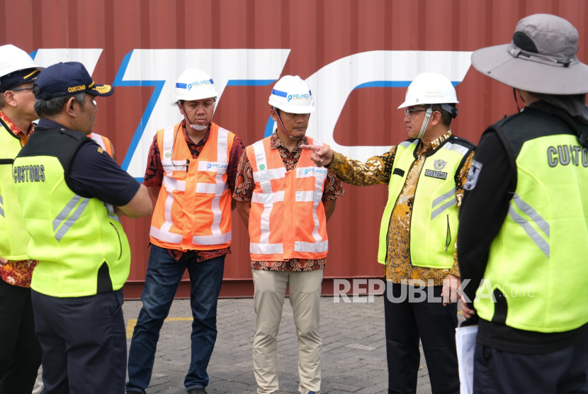 Kunjungan kerja Staf Ahli Menteri Keuangan Bidang Penerimaan, Dwi Teguh Wibowo, ke Pelabuhan Tanjung Emas, Jumat (9/5/2025). 