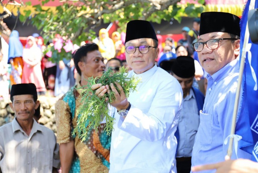 Kunjungan Ketua MPR sekaligus Ketua Umum Partai Amanat Nasional (PAN), Zulkifli Hasan di Madura, Rabu (18/4).