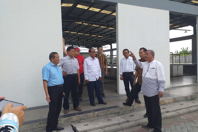 Kunjungan Ketua Umum APPSI Ferry Juliantono ke Surabaya meninjau pasar, Ahad (22/12).
