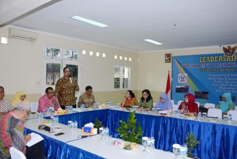 Kunjungan Komisi X ke SMP Presiden di Bekasi untuk meninjau kesiapan UNBK.