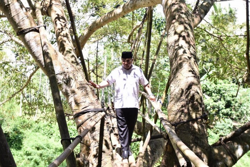 Kunjungan Menteri Desa, Pembangunan Daerah Tertinggal dan Transmigrasi ke Desa Kadubera, Kecamatan Picung, Kabupaten Pandeglang.