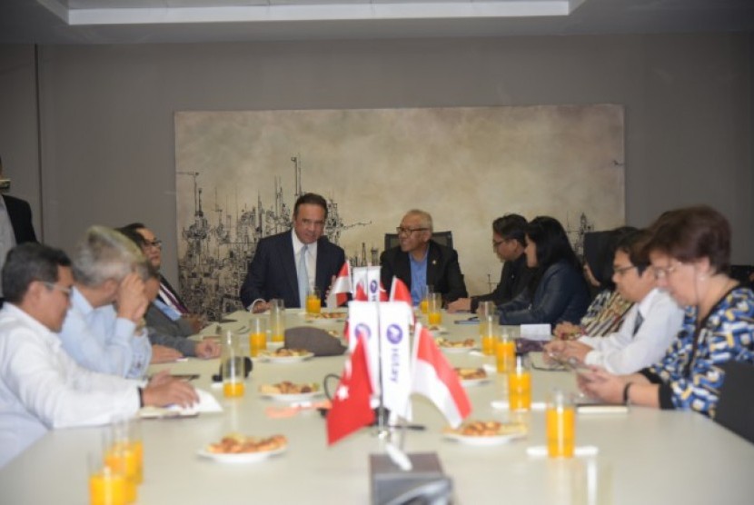 Kunjungan Muhibah DPR RI dipimpin Agus Hermanto ke Hitay Energy Holding di Turki, baru-baru ini.