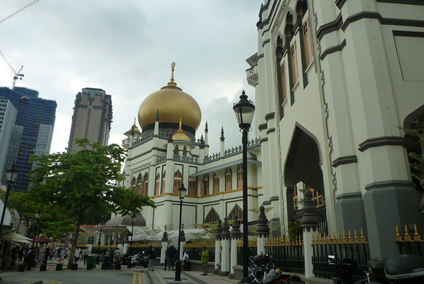 Kunjungan Muhibah Kedatuan Luwu Sulawesi Selatan ke Istana Kampong Glam Singapura.   (Republika/Andi Nur Aminah)
