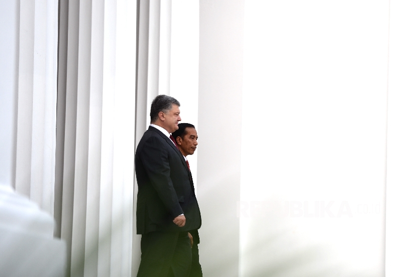 Kunjungan Presiden Ukraina. Presiden Ukraina Petro Poroshenko bersama Presiden Joko Widodo saat kunjungan Presiden Ukraina di Istana Merdeka, Jakarta, Jumat (5/8)